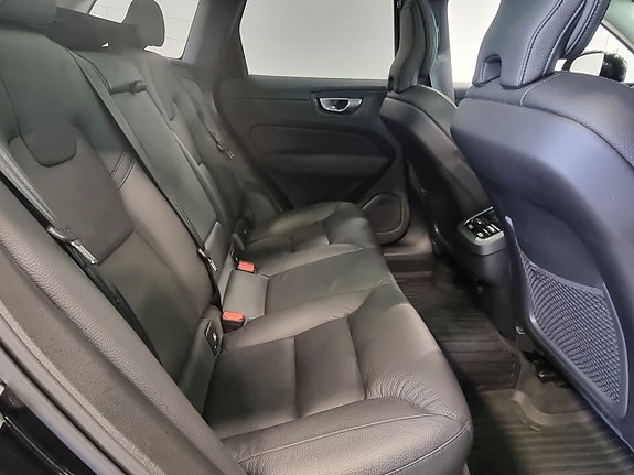 Volvo XC60 11 of 16