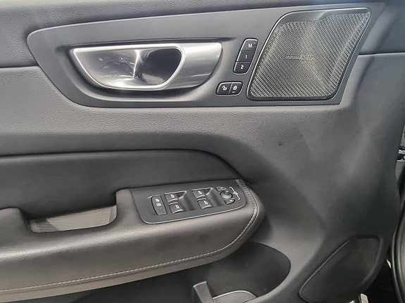 Volvo XC60 13 of 16