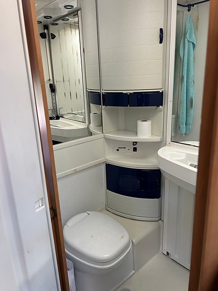 Hymer C644 3 of 9
