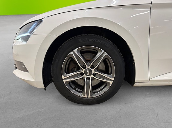 Skoda Superb 8 of 26