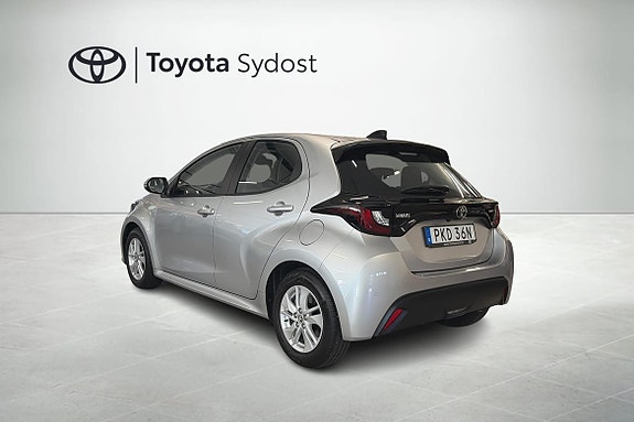 Toyota Yaris 12 of 12