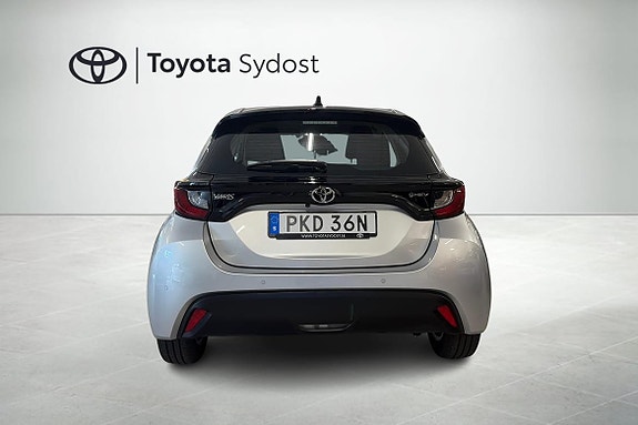 Toyota Yaris 4 of 12