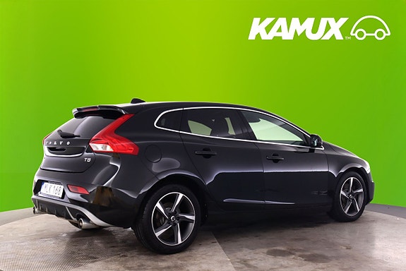 Volvo V40 2 of 22