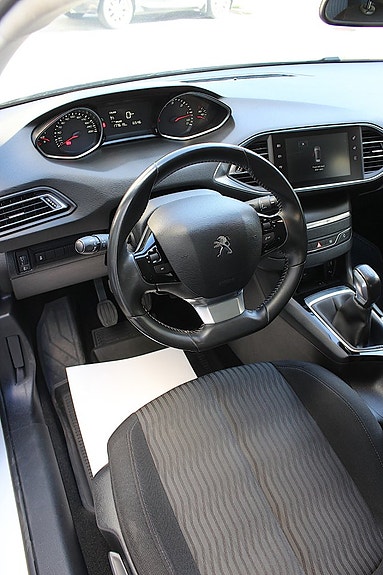 Peugeot 308 19 of 23