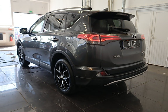 Toyota RAV4 6 of 19