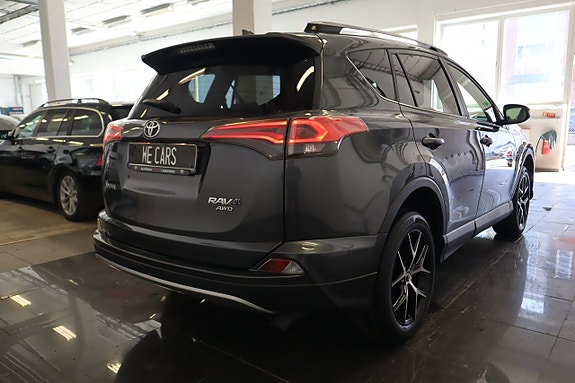 Toyota RAV4 8 of 19