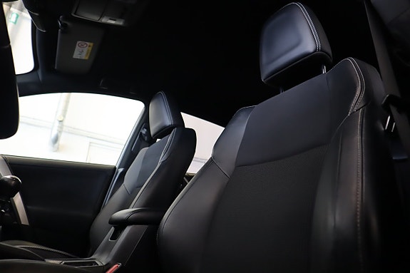 Toyota RAV4 12 of 19