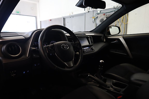 Toyota RAV4 9 of 19