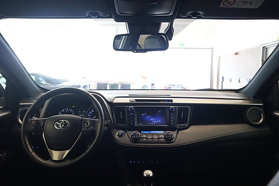 Toyota RAV4 14 of 19