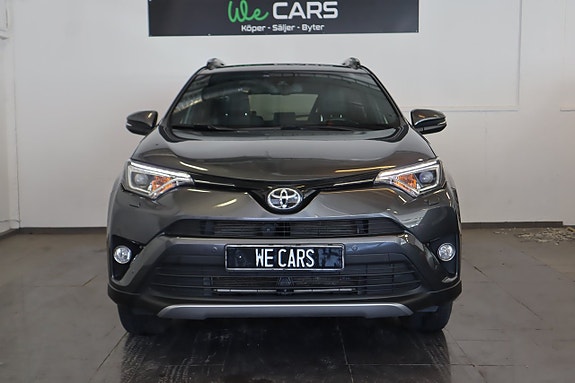 Toyota RAV4 4 of 19
