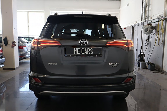 Toyota RAV4 7 of 19