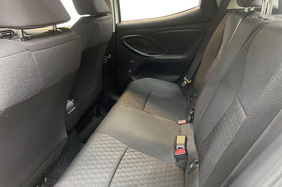 Toyota Yaris 13 of 21