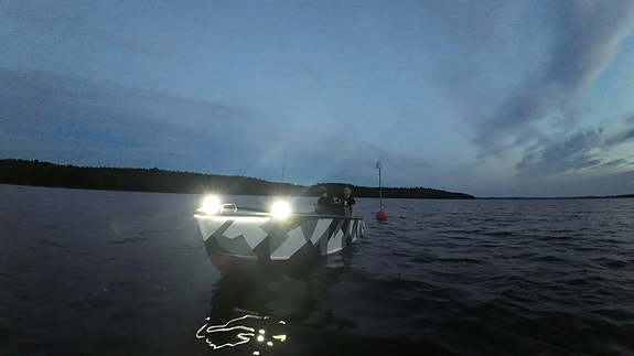 Fiskebåt kastdäck 35hk+elmotor styrpulpet släp ingår 7 of 10