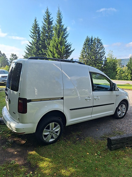 Volkswagen Caddy Alltrack 2 of 8