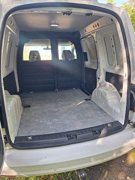 Volkswagen Caddy Alltrack 4 of 8