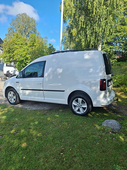 Volkswagen Caddy Alltrack 3 of 8
