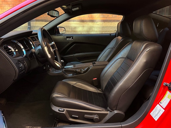 Ford Mustang 15 of 28