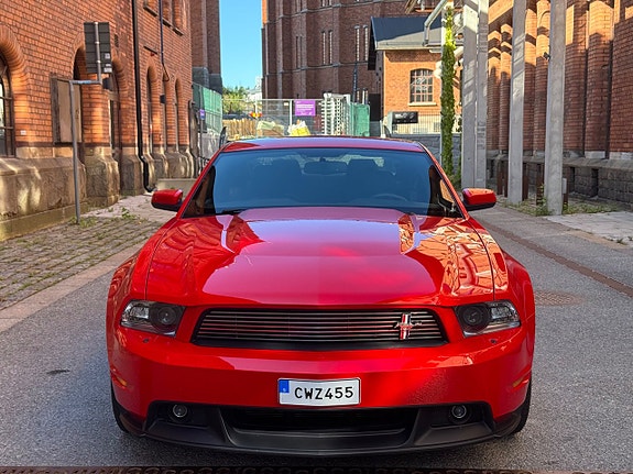 Ford Mustang 7 of 28