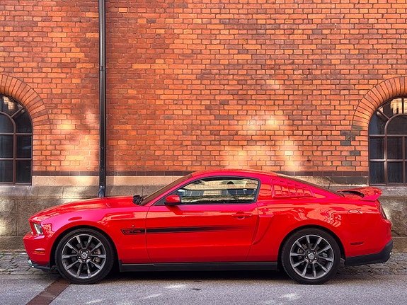 Ford Mustang 2 of 28