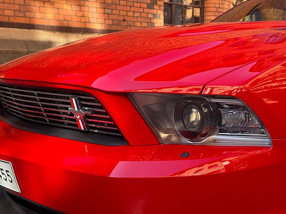 Ford Mustang 8 of 28