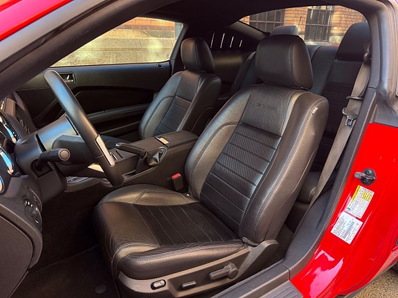 Ford Mustang 13 of 28