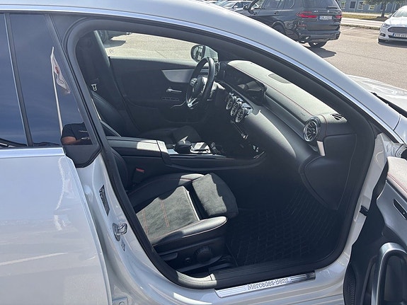 Mercedes-Benz CLA200 d 7 of 15