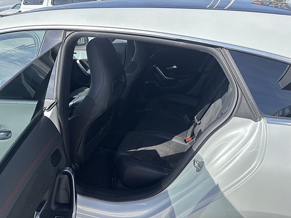 Mercedes-Benz CLA200 d 9 of 15