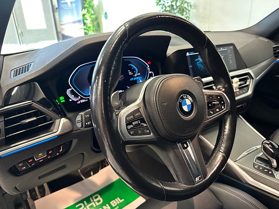 BMW 330e 16 of 28
