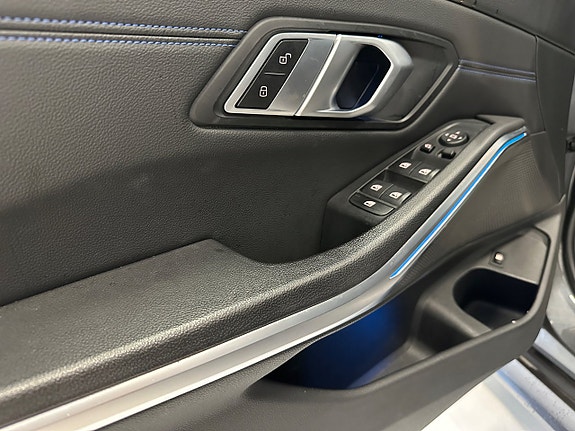 BMW 330e 11 of 28