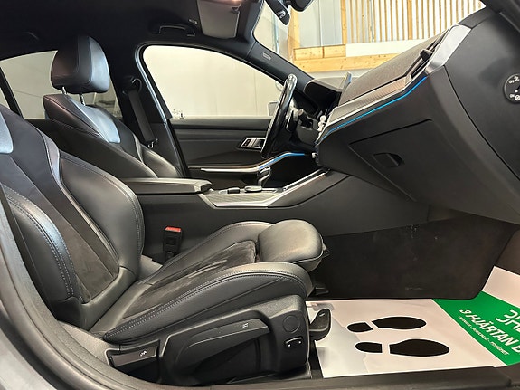 BMW 330e 18 of 28