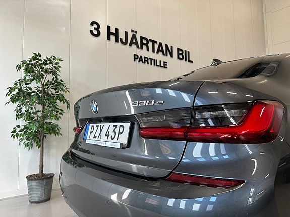 BMW 330e 7 of 28
