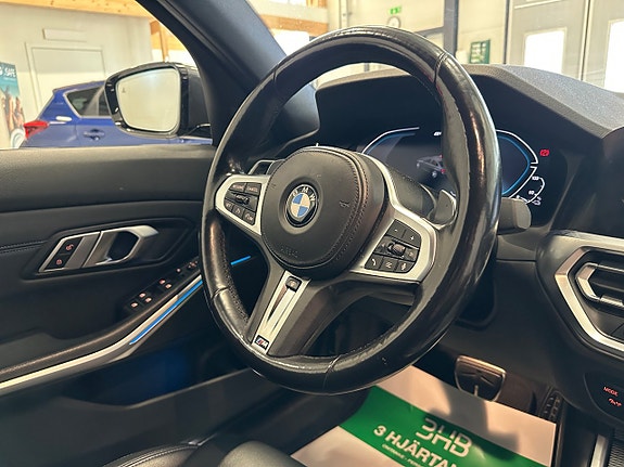 BMW 330e 17 of 28