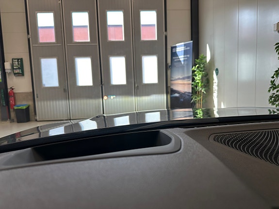 BMW 330e 26 of 28