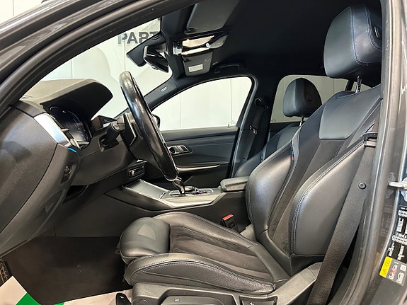 BMW 330e 12 of 28