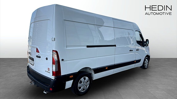 Nissan NV400 2 of 9