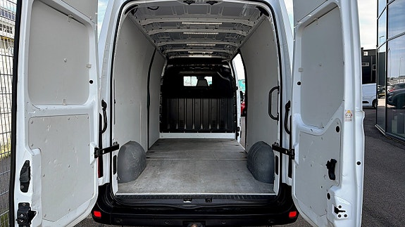 Nissan NV400 7 of 9