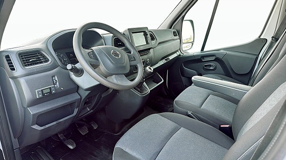 Nissan NV400 5 of 9