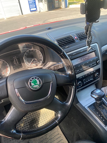 Skoda Octavia 2 of 9
