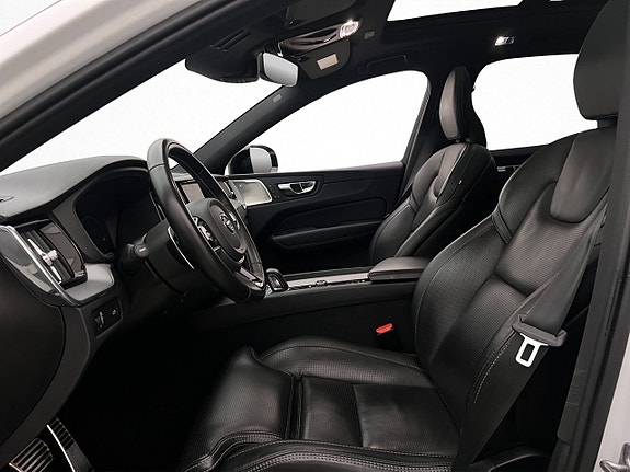 Volvo XC60 11 of 30