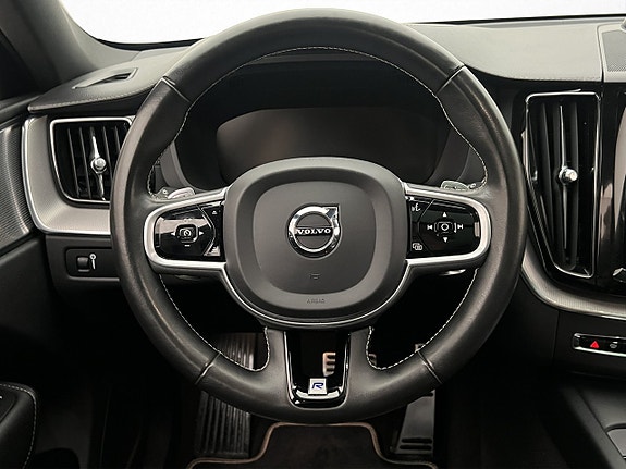 Volvo XC60 13 of 30