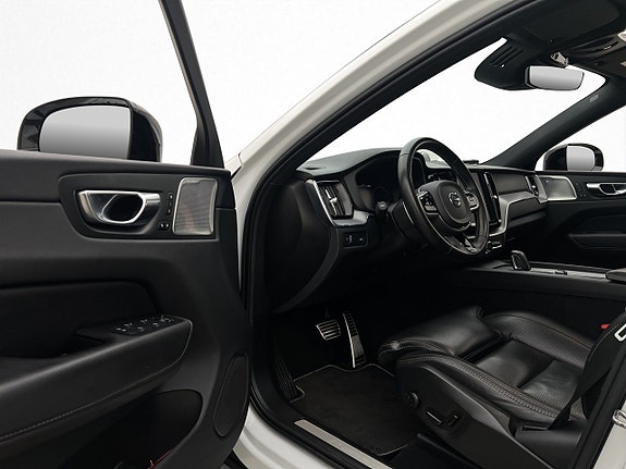 Volvo XC60 10 of 30