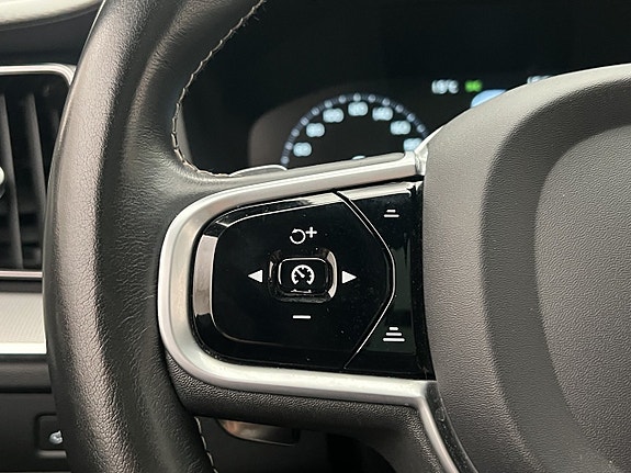 Volvo XC60 15 of 30