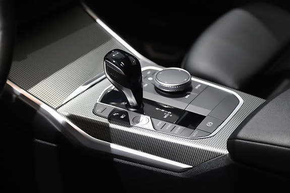 BMW 330e 5 of 10