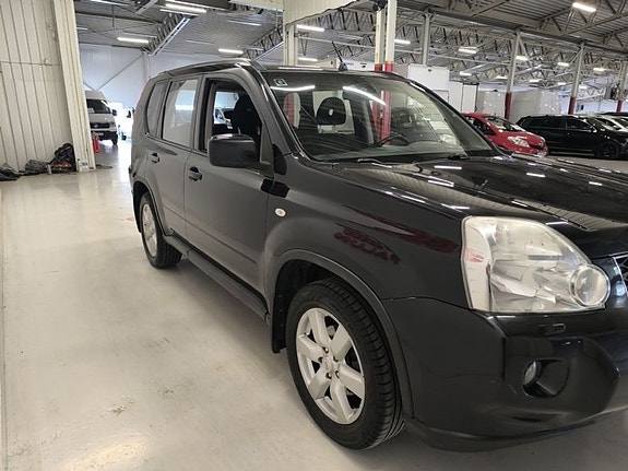 Nissan X-Trail 3 of 10