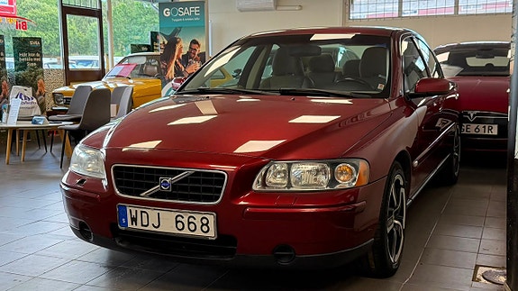 Volvo S60 2 of 13