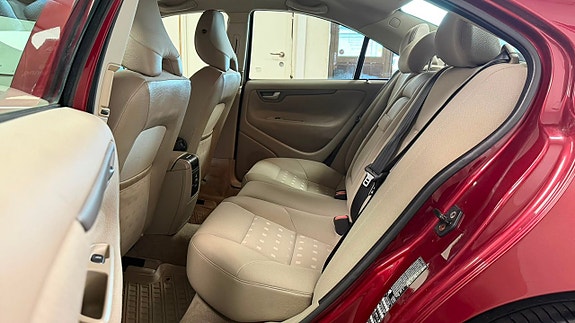 Volvo S60 13 of 13