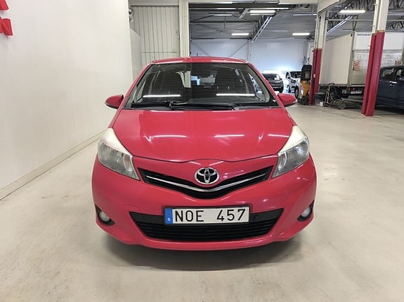Toyota Yaris 2 of 10