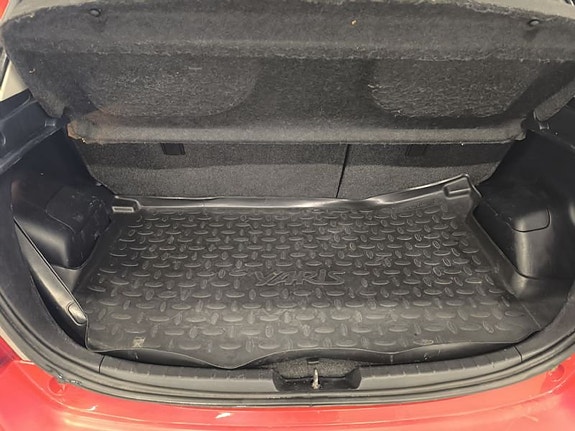Toyota Yaris 8 of 10