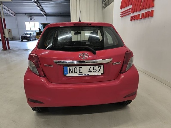 Toyota Yaris 5 of 10