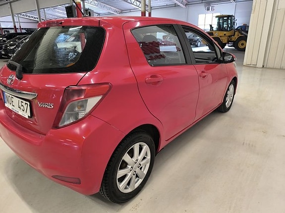 Toyota Yaris 4 of 10